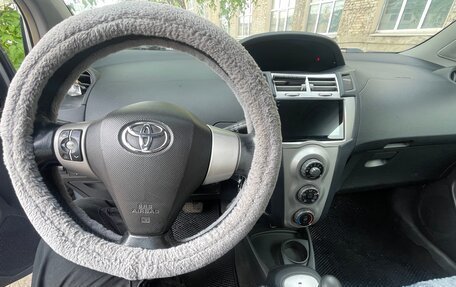 Toyota Yaris III рестайлинг, 2006 год, 465 000 рублей, 9 фотография