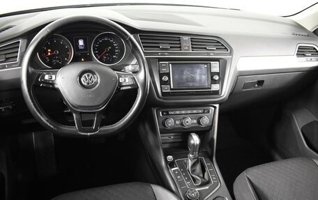 Volkswagen Tiguan II, 2018 год, 2 178 200 рублей, 6 фотография