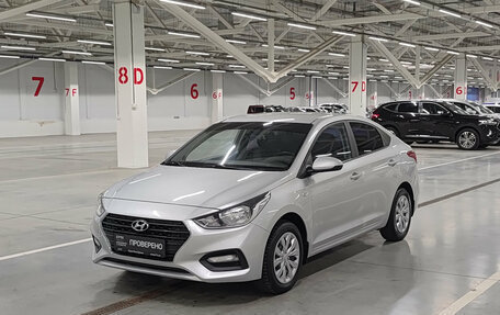 Hyundai Solaris II рестайлинг, 2018 год, 975 000 рублей, 1 фотография