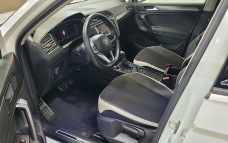 Volkswagen Tiguan II, 2019 год, 2 200 000 рублей, 11 фотография