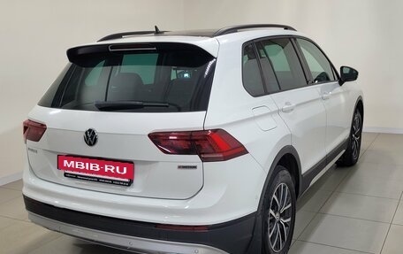 Volkswagen Tiguan II, 2019 год, 2 200 000 рублей, 3 фотография