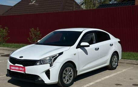KIA Rio IV, 2021 год, 1 520 000 рублей, 2 фотография