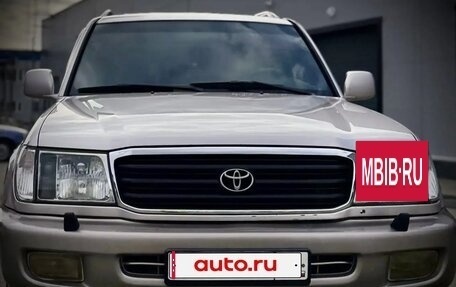 Toyota Land Cruiser 100 рестайлинг 2, 1999 год, 2 000 000 рублей, 1 фотография