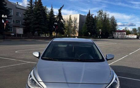 Hyundai Solaris II рестайлинг, 2013 год, 735 000 рублей, 1 фотография