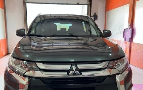 Mitsubishi Outlander III рестайлинг 3, 2015 год, 1 900 000 рублей, 2 фотография