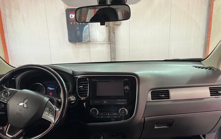 Mitsubishi Outlander III рестайлинг 3, 2015 год, 1 900 000 рублей, 15 фотография