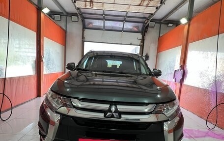 Mitsubishi Outlander III рестайлинг 3, 2015 год, 1 900 000 рублей, 3 фотография
