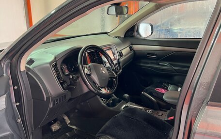 Mitsubishi Outlander III рестайлинг 3, 2015 год, 1 900 000 рублей, 11 фотография