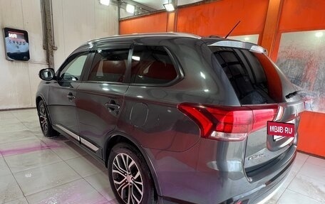 Mitsubishi Outlander III рестайлинг 3, 2015 год, 1 900 000 рублей, 8 фотография