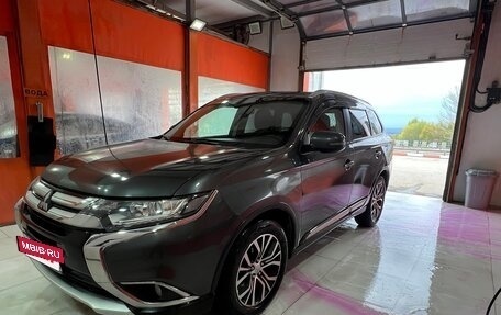 Mitsubishi Outlander III рестайлинг 3, 2015 год, 1 900 000 рублей, 9 фотография