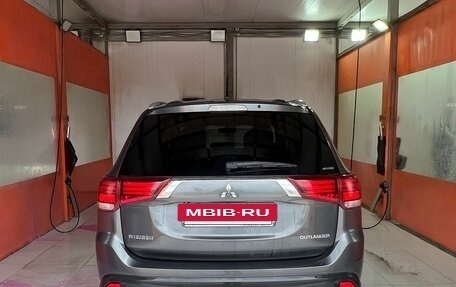 Mitsubishi Outlander III рестайлинг 3, 2015 год, 1 900 000 рублей, 7 фотография