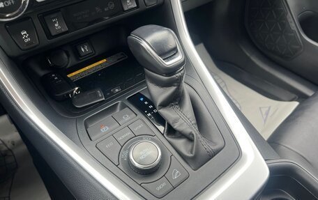 Toyota RAV4, 2019 год, 3 475 000 рублей, 11 фотография