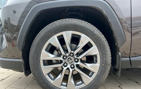 Toyota RAV4, 2019 год, 3 475 000 рублей, 21 фотография
