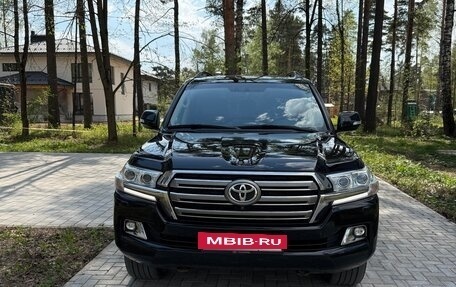 Toyota Land Cruiser 200, 2015 год, 6 500 000 рублей, 2 фотография