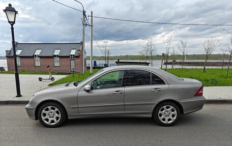 Mercedes-Benz C-Класс, 2005 год, 600 000 рублей, 4 фотография