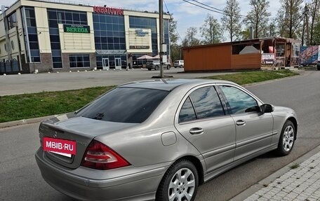 Mercedes-Benz C-Класс, 2005 год, 600 000 рублей, 6 фотография