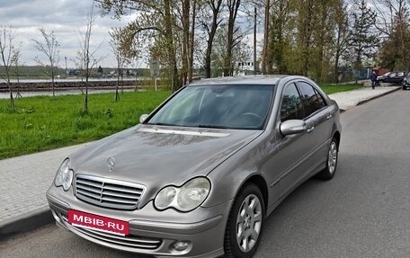 Mercedes-Benz C-Класс, 2005 год, 600 000 рублей, 3 фотография