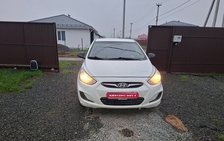 Hyundai Solaris II рестайлинг, 2013 год, 700 000 рублей, 1 фотография