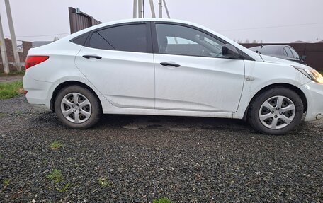 Hyundai Solaris II рестайлинг, 2013 год, 700 000 рублей, 4 фотография