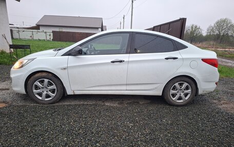 Hyundai Solaris II рестайлинг, 2013 год, 700 000 рублей, 3 фотография