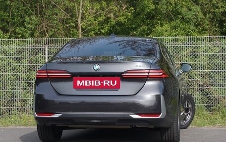 BMW 5 серия, 2024 год, 6 850 000 рублей, 5 фотография