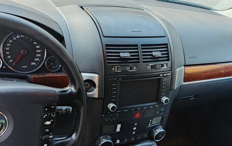Volkswagen Touareg III, 2002 год, 800 000 рублей, 10 фотография