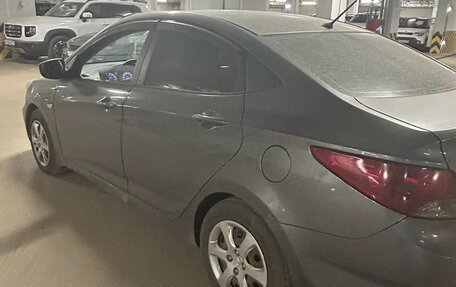 Hyundai Solaris II рестайлинг, 2011 год, 700 000 рублей, 12 фотография