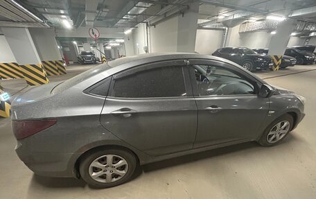 Hyundai Solaris II рестайлинг, 2011 год, 700 000 рублей, 6 фотография