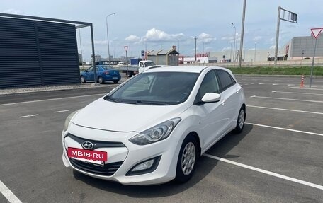 Hyundai i30 II рестайлинг, 2013 год, 850 000 рублей, 2 фотография