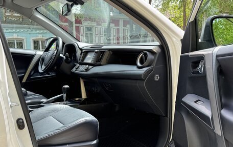 Toyota RAV4, 2017 год, 2 350 000 рублей, 12 фотография