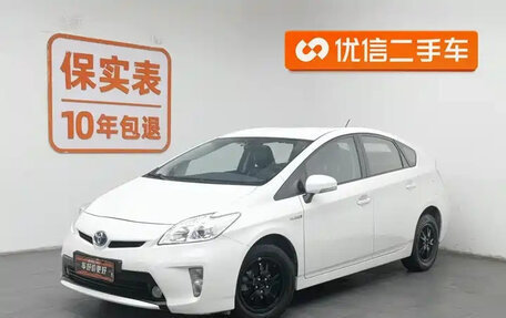 Toyota Prius, 2014 год, 1 161 900 рублей, 2 фотография