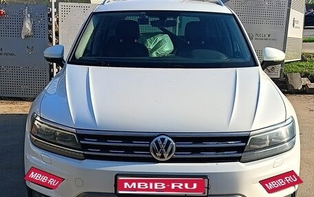Volkswagen Tiguan II, 2018 год, 3 000 000 рублей, 1 фотография