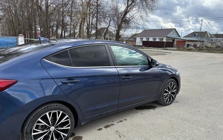 Hyundai Elantra VI рестайлинг, 2017 год, 1 600 000 рублей, 8 фотография