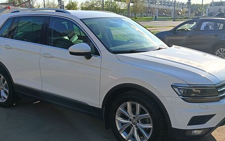 Volkswagen Tiguan II, 2018 год, 3 000 000 рублей, 2 фотография