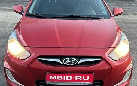 Hyundai Solaris II рестайлинг, 2012 год, 690 000 рублей, 3 фотография