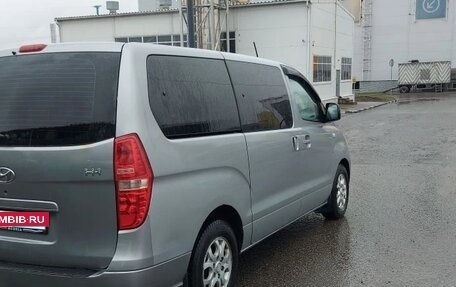 Hyundai H-1 II рестайлинг, 2010 год, 1 180 000 рублей, 4 фотография