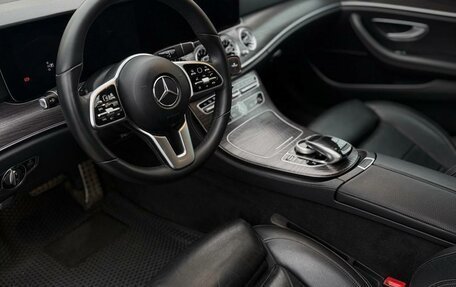 Mercedes-Benz E-Класс, 2019 год, 3 450 000 рублей, 15 фотография