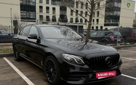 Mercedes-Benz E-Класс, 2019 год, 3 450 000 рублей, 5 фотография