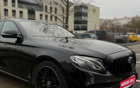 Mercedes-Benz E-Класс, 2019 год, 3 450 000 рублей, 9 фотография