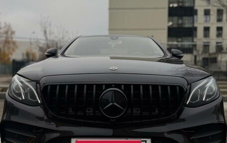 Mercedes-Benz E-Класс, 2019 год, 3 450 000 рублей, 7 фотография