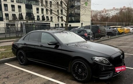 Mercedes-Benz E-Класс, 2019 год, 3 450 000 рублей, 10 фотография