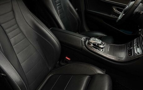 Mercedes-Benz E-Класс, 2019 год, 3 450 000 рублей, 18 фотография