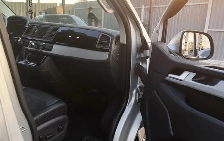 Volkswagen Multivan T6 рестайлинг, 2015 год, 2 750 000 рублей, 6 фотография