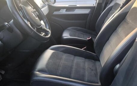 Volkswagen Multivan T6 рестайлинг, 2015 год, 2 750 000 рублей, 17 фотография