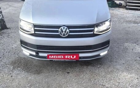 Volkswagen Multivan T6 рестайлинг, 2015 год, 2 750 000 рублей, 15 фотография