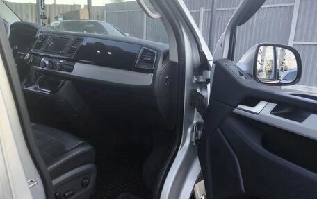 Volkswagen Multivan T6 рестайлинг, 2015 год, 2 750 000 рублей, 28 фотография