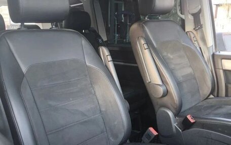 Volkswagen Multivan T6 рестайлинг, 2015 год, 2 750 000 рублей, 26 фотография