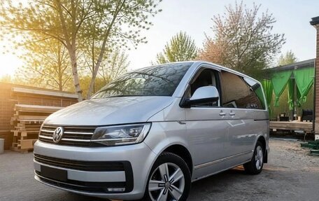 Volkswagen Multivan T6 рестайлинг, 2015 год, 2 750 000 рублей, 30 фотография
