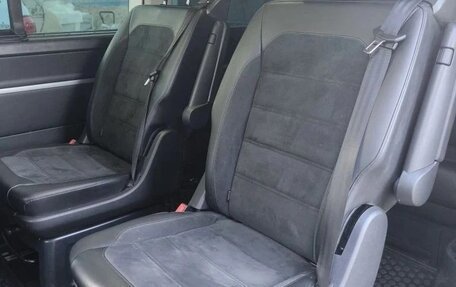 Volkswagen Multivan T6 рестайлинг, 2015 год, 2 750 000 рублей, 34 фотография
