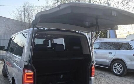 Volkswagen Multivan T6 рестайлинг, 2015 год, 2 750 000 рублей, 38 фотография